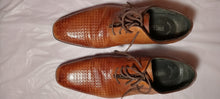 Load image into Gallery viewer, Stacy Adams men's shoes, brown in color, tie ups, from used collection
